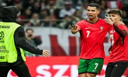 "تواضع الأسطورة".. رونالدو يوقف الأمن عن ملاحقة مشجع